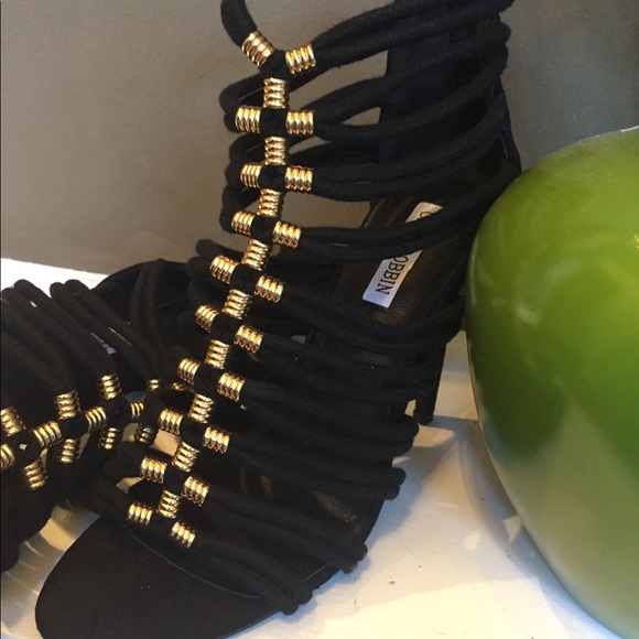 Elnora - Picture 6 of 10